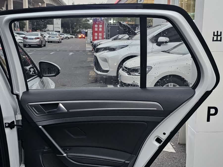 Volkswagen Golf 2016 car image #11