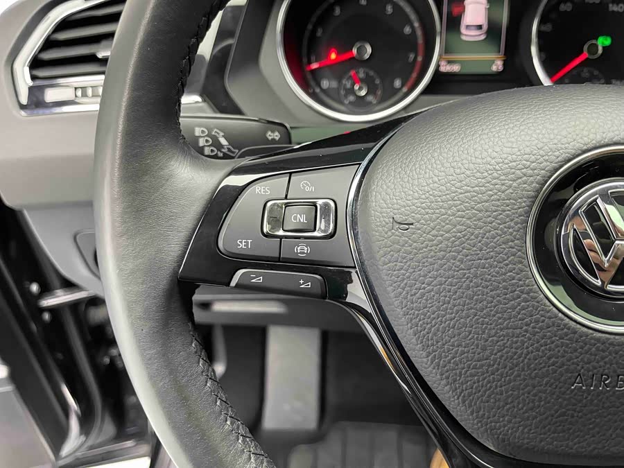 Volkswagen Tiguan L 2019 #11 Volkswagen Tiguan L 2019 car image #11