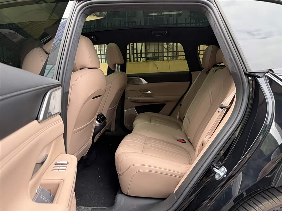 Xpeng G9 2025 صورة سيارة #11