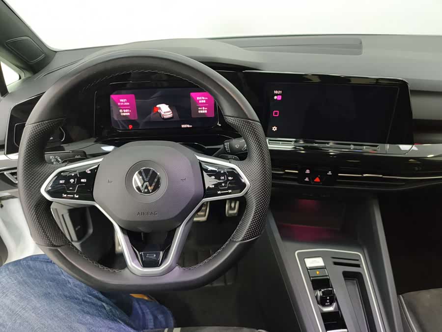 Volkswagen Golf 2022 car image #11