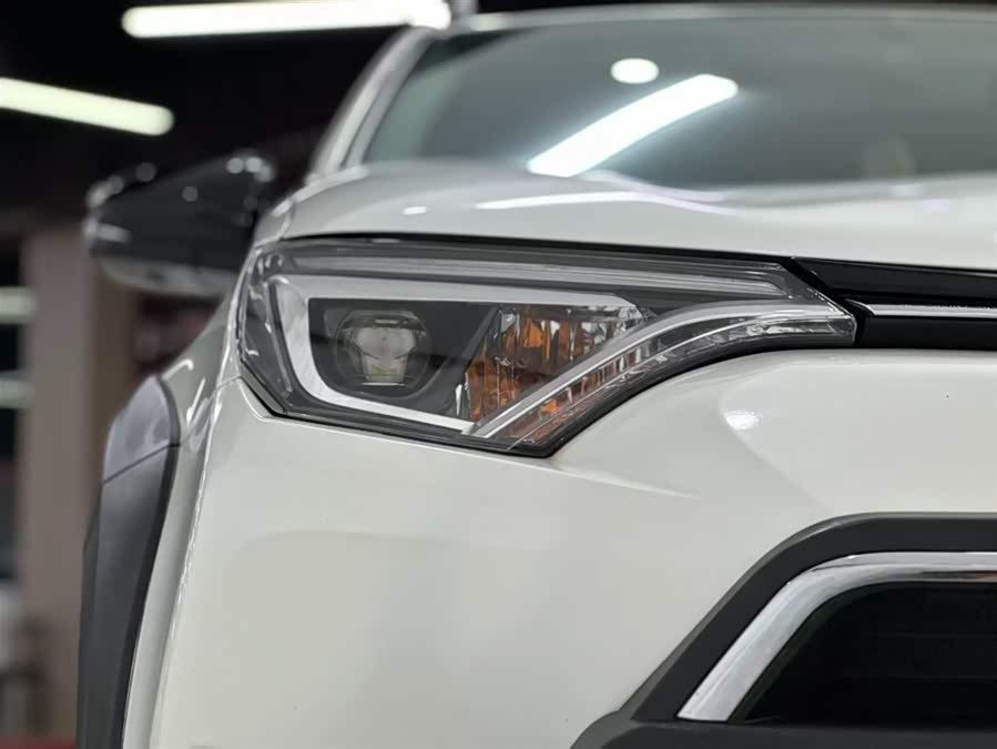 Toyota RAV4 2019 car image #11