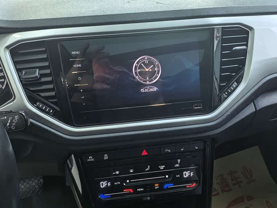 Volkswagen T-Roc 2023 car image #11