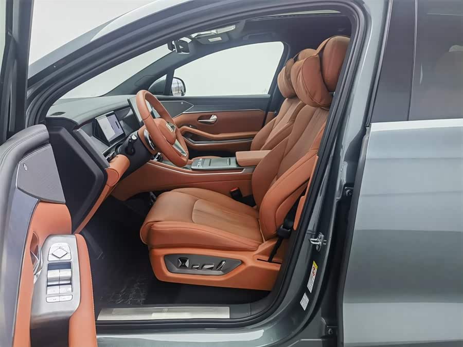 BYD Tang L 2025 immagine di auto #11