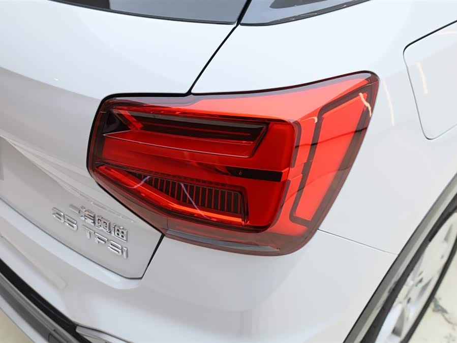Audi Q2L 2023 car image #11