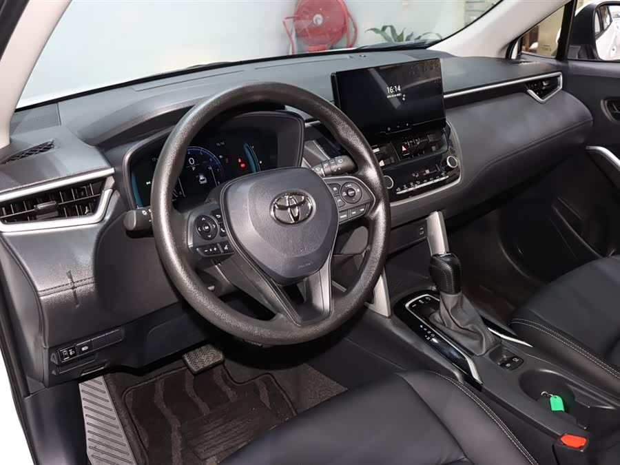 Toyota Corolla Cross 2024 car image #11