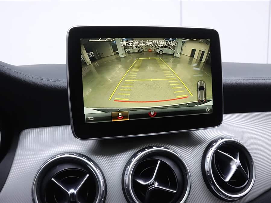 Mercedes-Benz GLA Class 2016 car image #11