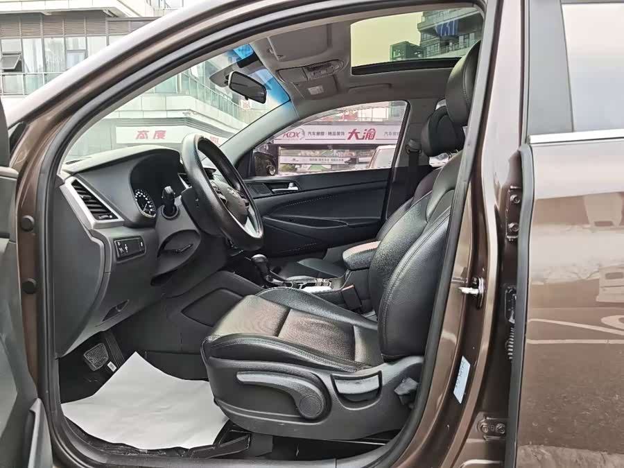 Hyundai Tucson 2015 car image #11