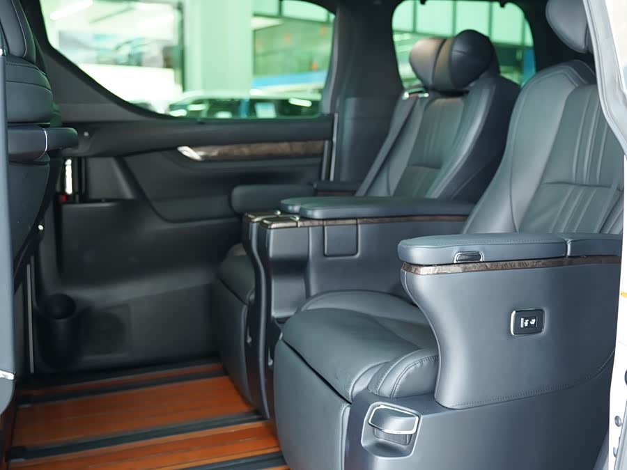 Toyota Vellfire 2020 car image #11