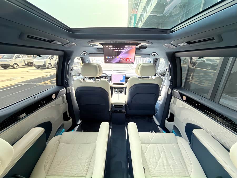 Zeekr 009 2024 imagen de coche #11