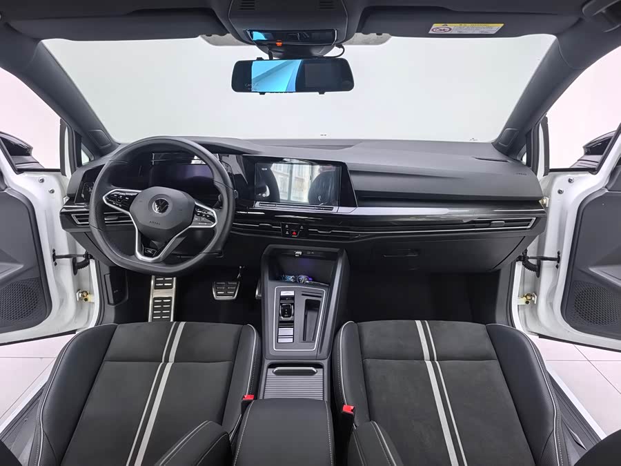 Volkswagen Golf 2021 car image #11
