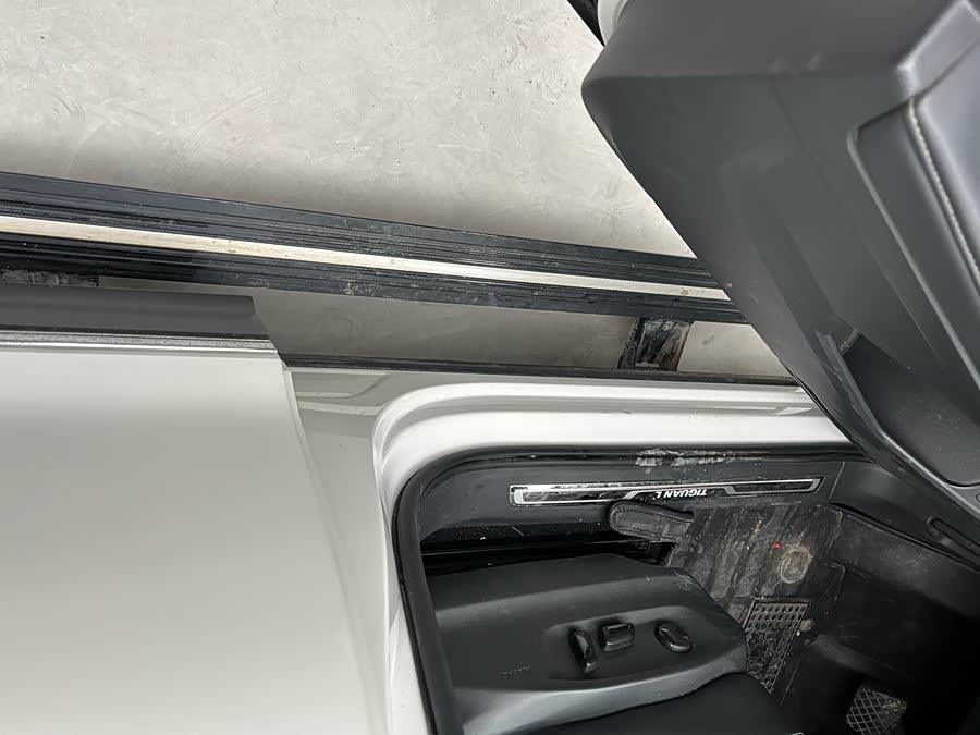 Volkswagen Tiguan L 2017 #11 Volkswagen Tiguan L 2017 car image #11