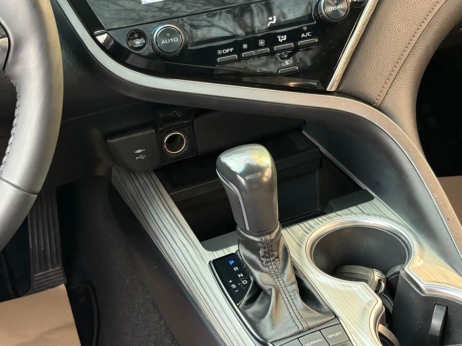 Toyota Camry 2019 immagine di auto #11