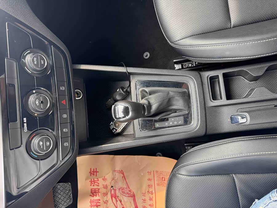 Skoda Kamiq 2022 imagen de coche #11