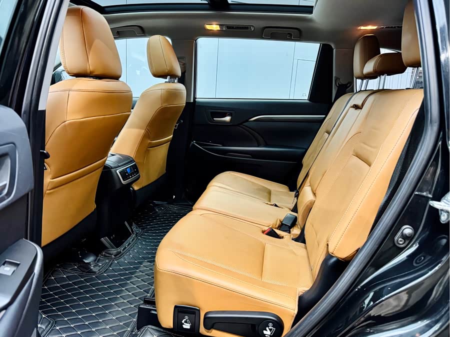 Toyota Highlander 2020 car image #11