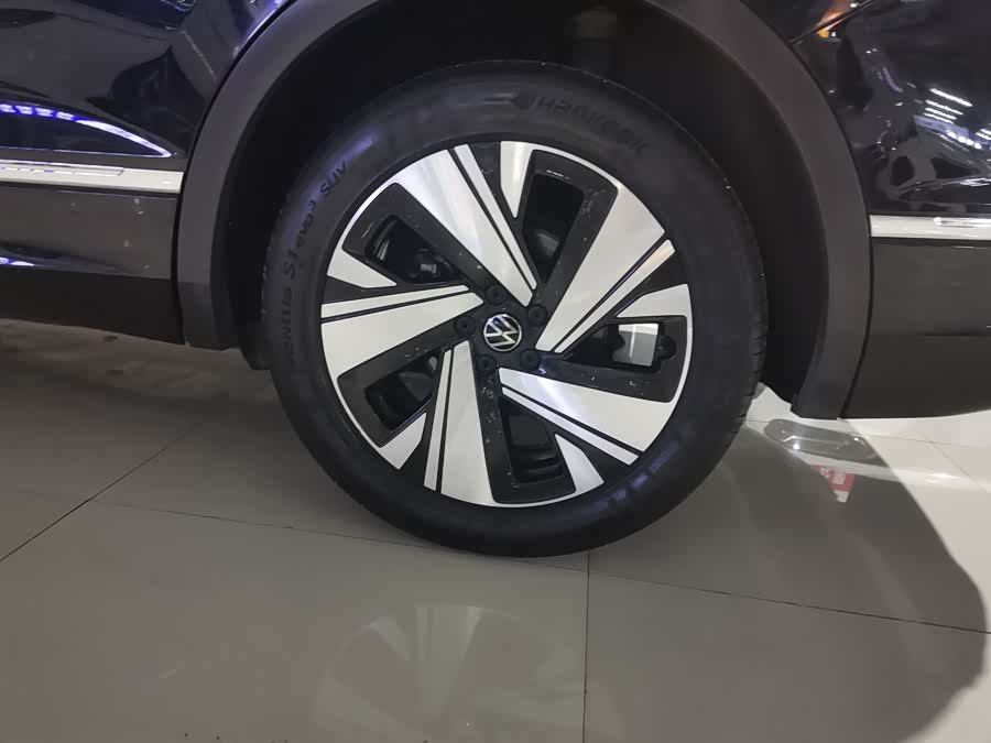 Volkswagen Tiguan L 2023 #11 Volkswagen Tiguan L 2023 car image #11