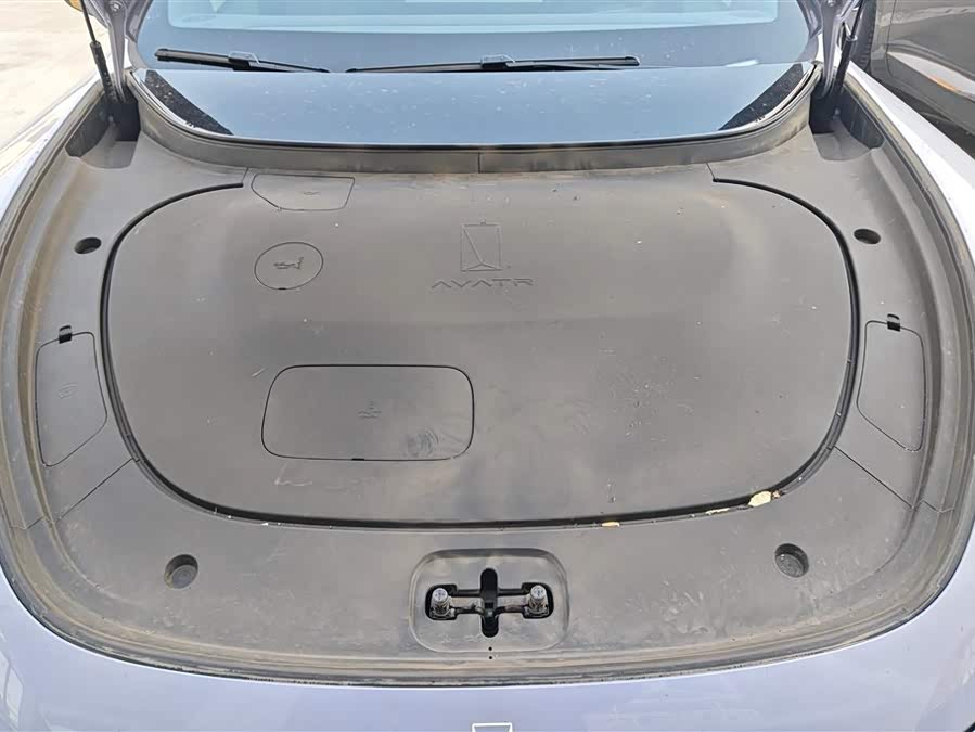 Avatr 06 2025 car image #11