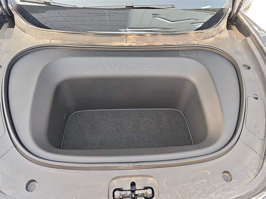 Avatr 06 2025 car image #11