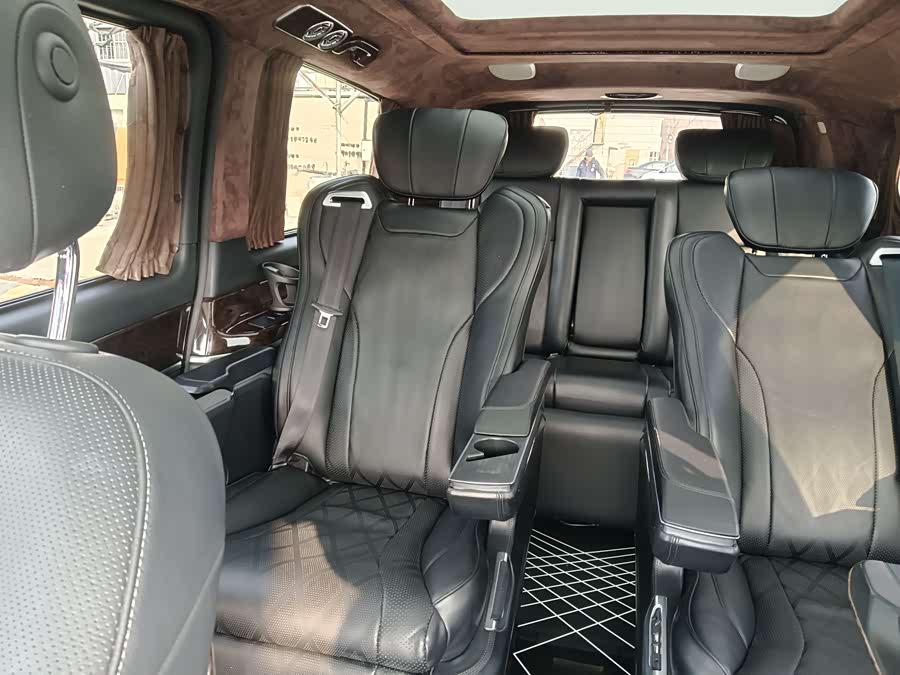 Mercedes-Benz V Class 2018 car image #11