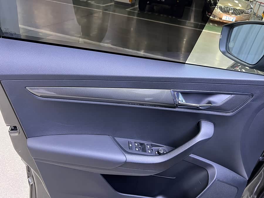 Skoda Karoq 2019 car image #11