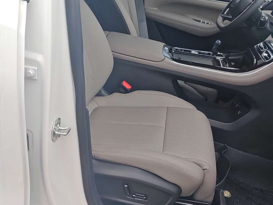 GEELY Boyue L 2025 car image #11