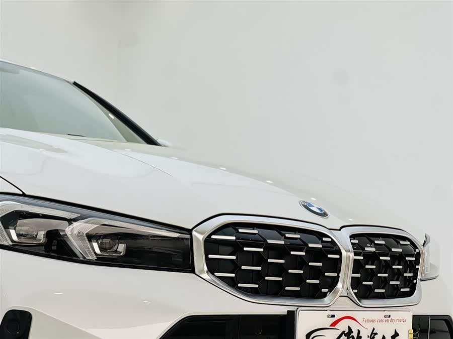 BMW 3 Series 2025 car image #11
