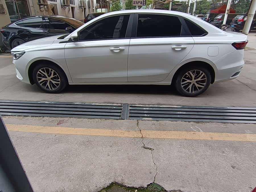 GEELY Emgrand 2022 #11 GEELY Emgrand 2022 car image #11