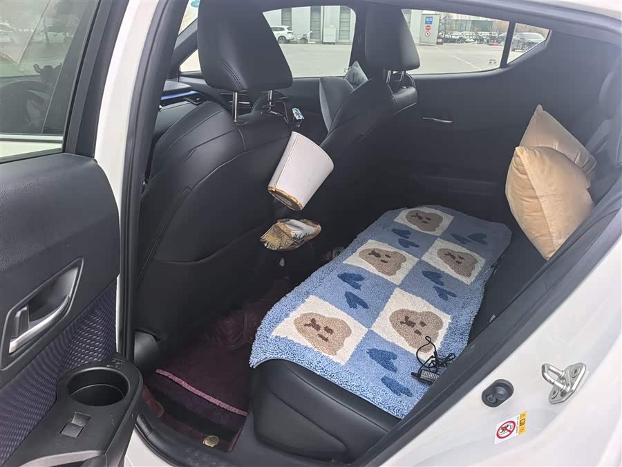 Toyota C-HR 2020 car image #11