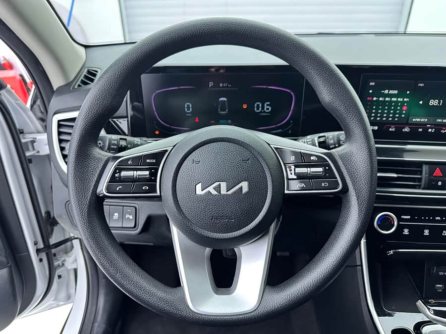 Kia Seltos 2023 imagen de coche #11
