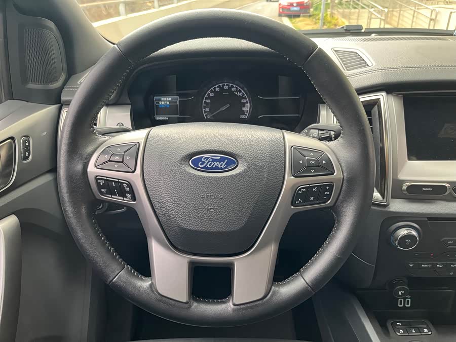 Ford Everest 2017 صورة سيارة #11