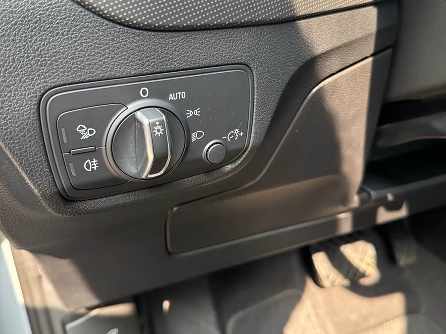 Audi Q2L 2024 car image #11