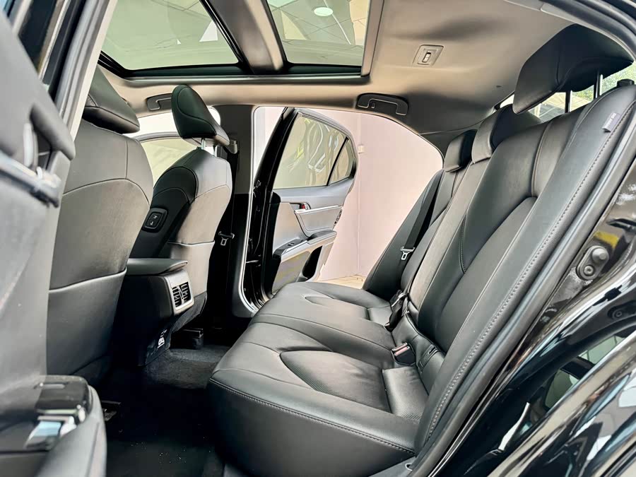 Toyota Camry 2023 car image #11