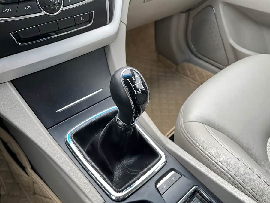 Emgrand 2015 car image #11