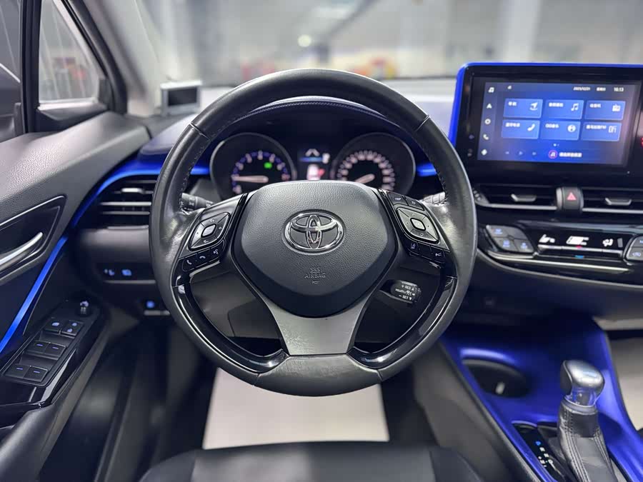 Toyota C-HR 2021 car image #11