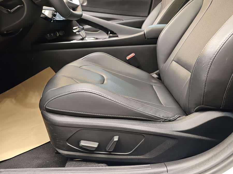 Hyundai Elantra 2023 immagine di auto #11