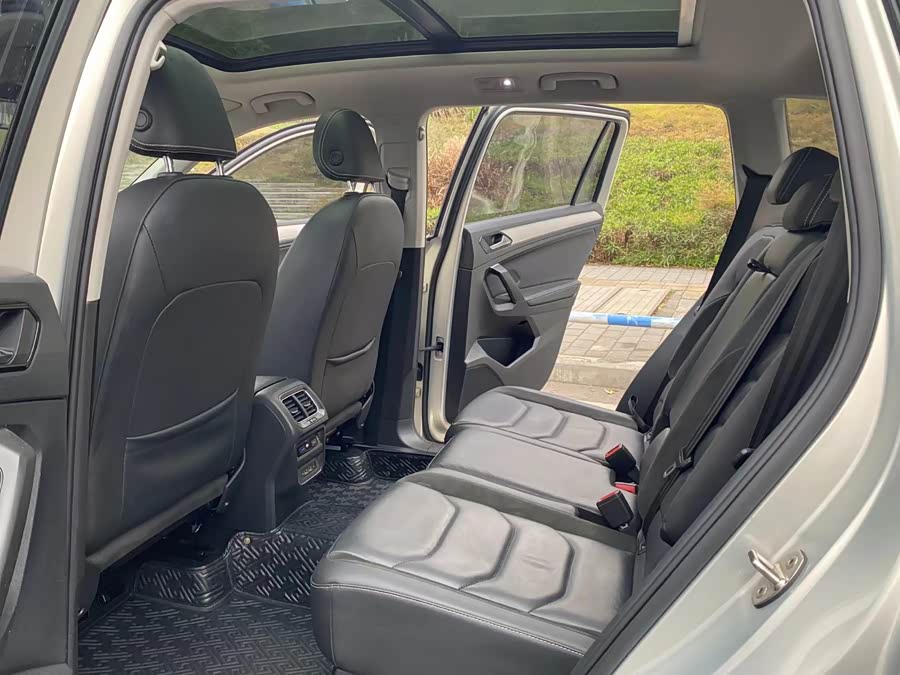 Volkswagen Tiguan L 2019 immagine di auto #11