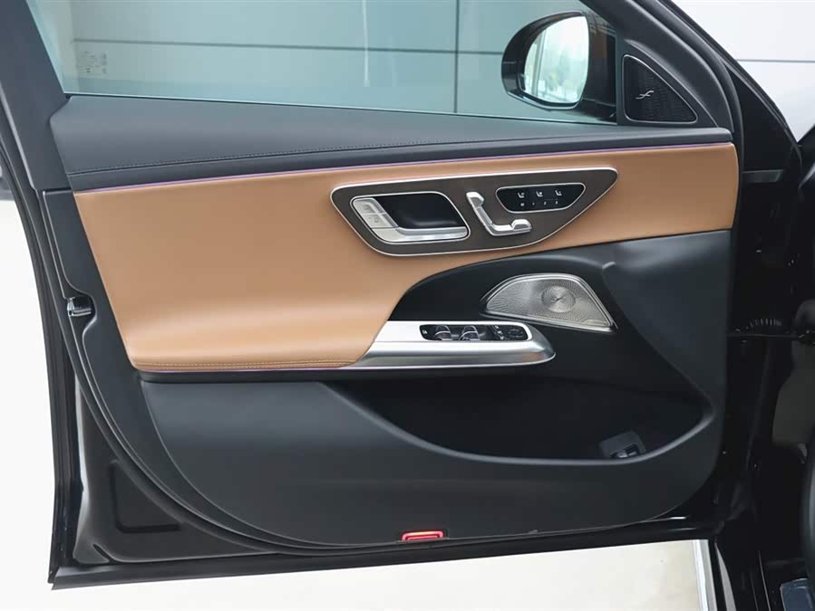 Mercedes-Benz E Class 2025 car image #11