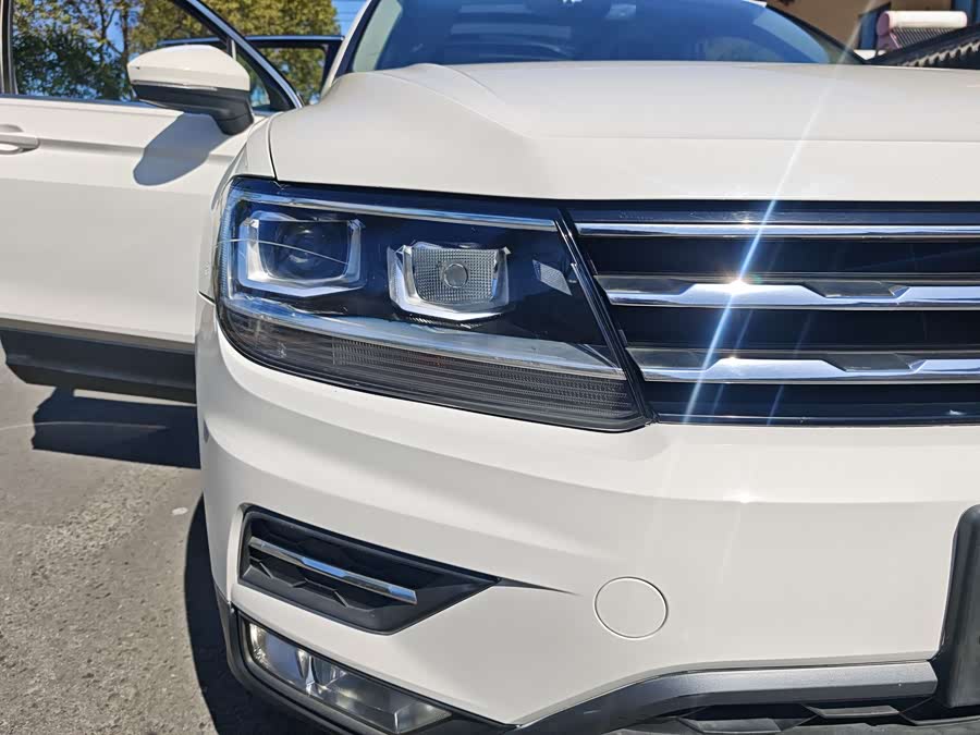 Volkswagen Tiguan L 2018 #11 Volkswagen Tiguan L 2018 car image #11