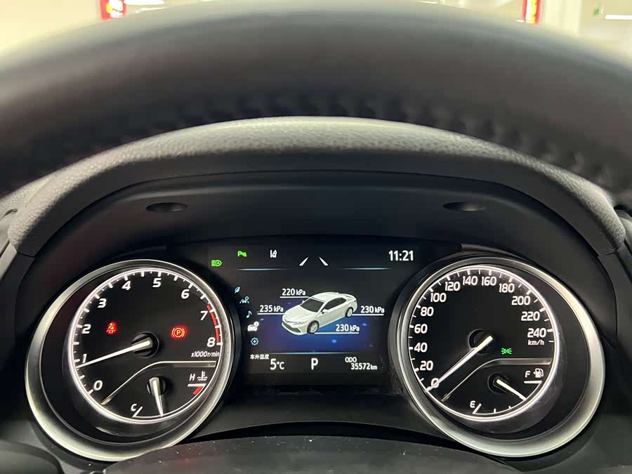 Toyota Camry 2023 car image #11