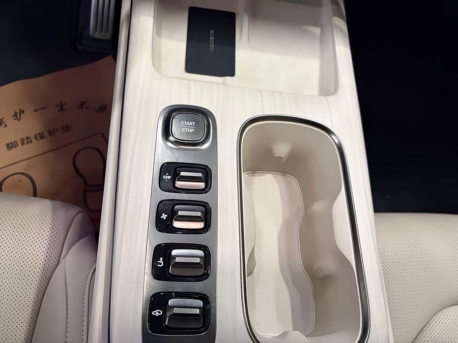 MI SU7 2025 immagine di auto #11