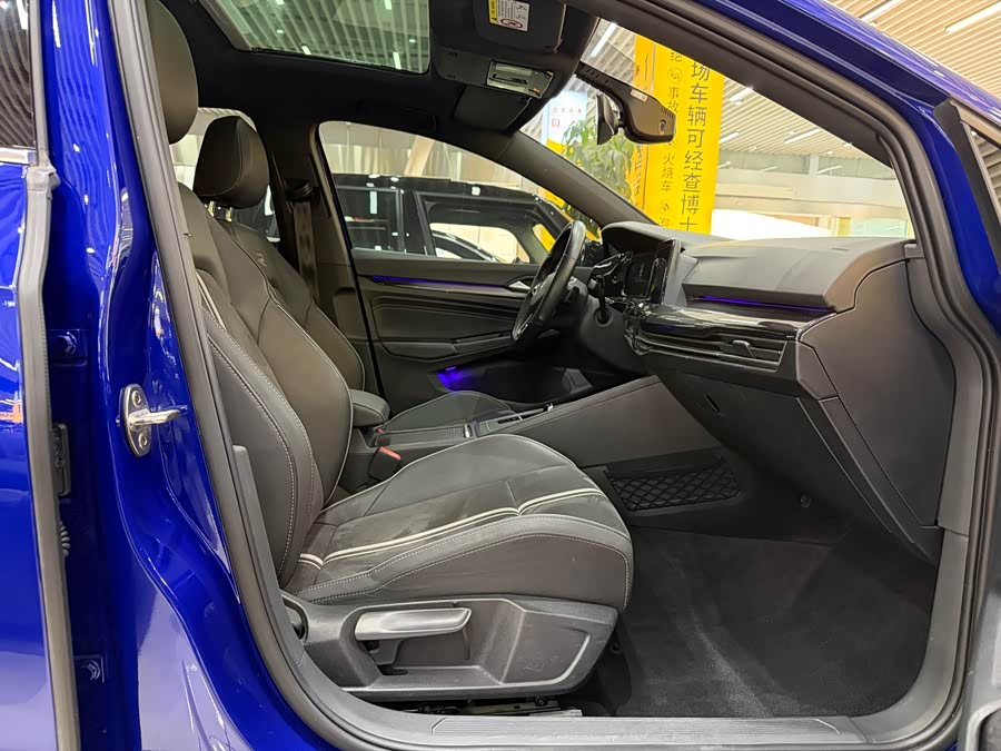 Volkswagen Golf 2023 car image #11
