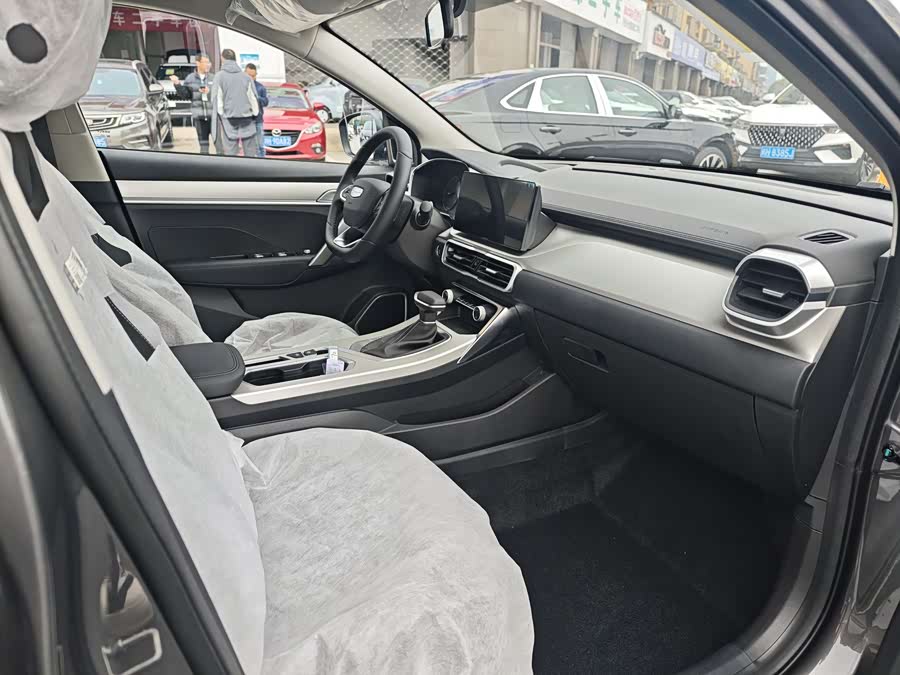 GEELY Coolray 2026 car image #11