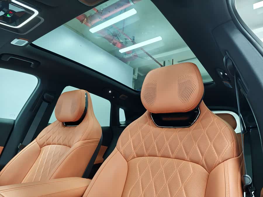 Lynk & Co 08 EM-P 2025 car image #11