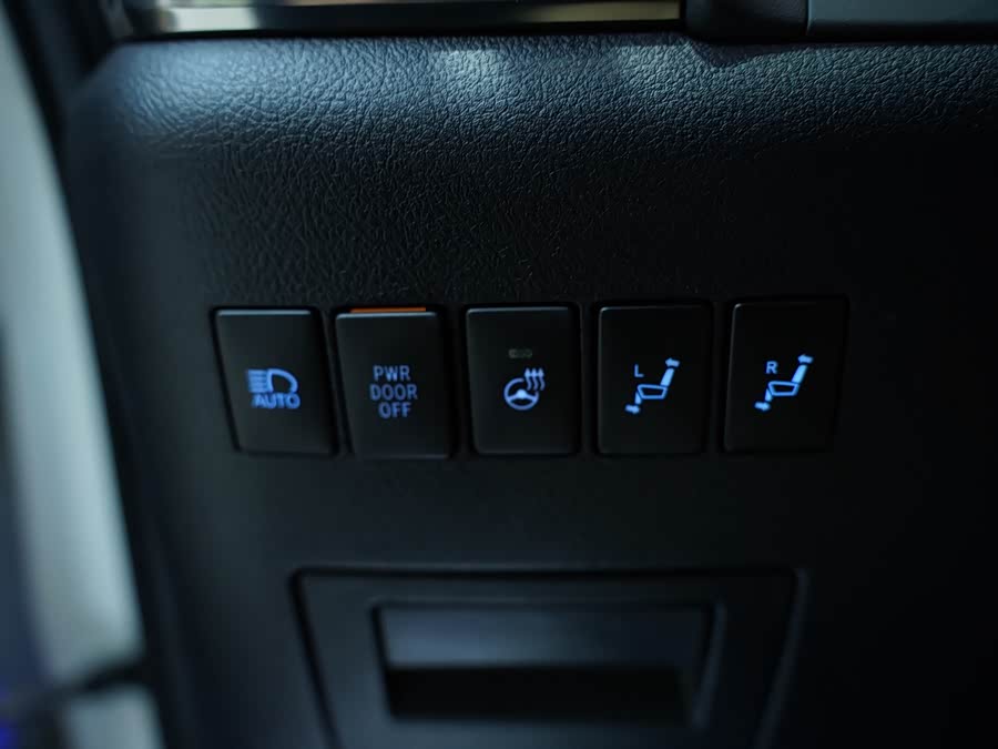 Toyota Alphard 2021 immagine di auto #11