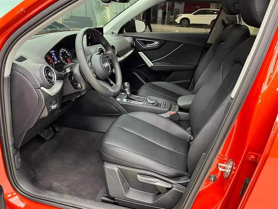 Audi Q2L 2021 car image #11