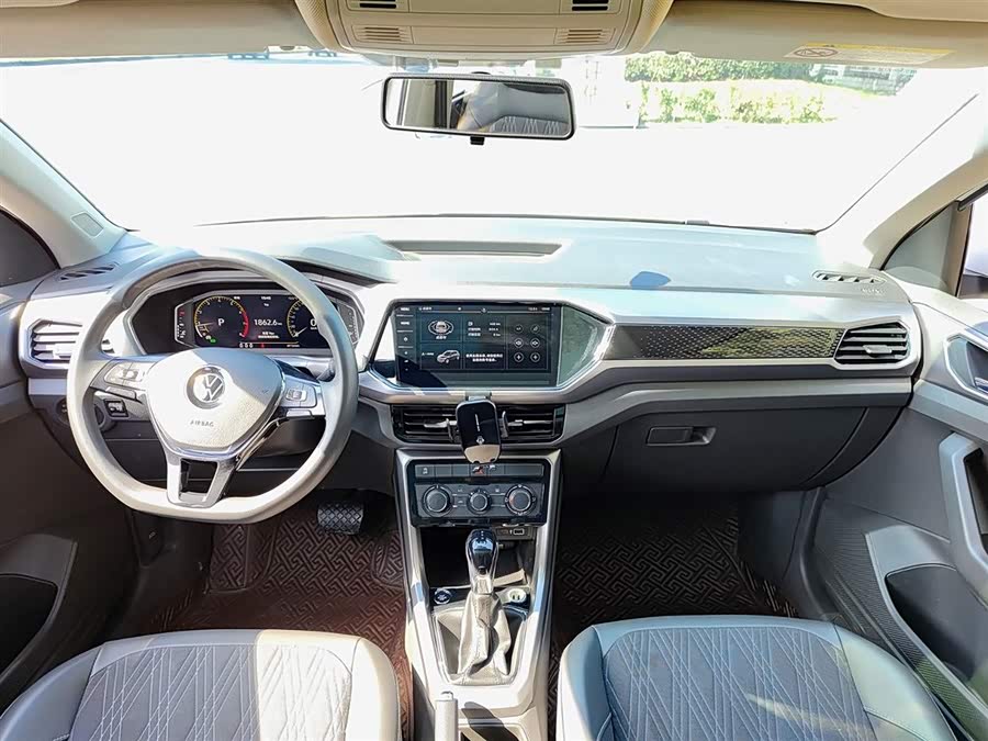 Volkswagen T-Cross 2021 car image #11