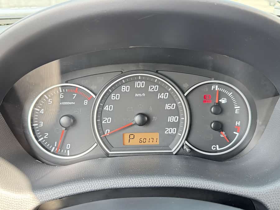 Suzuki Swift 2015 car image #11