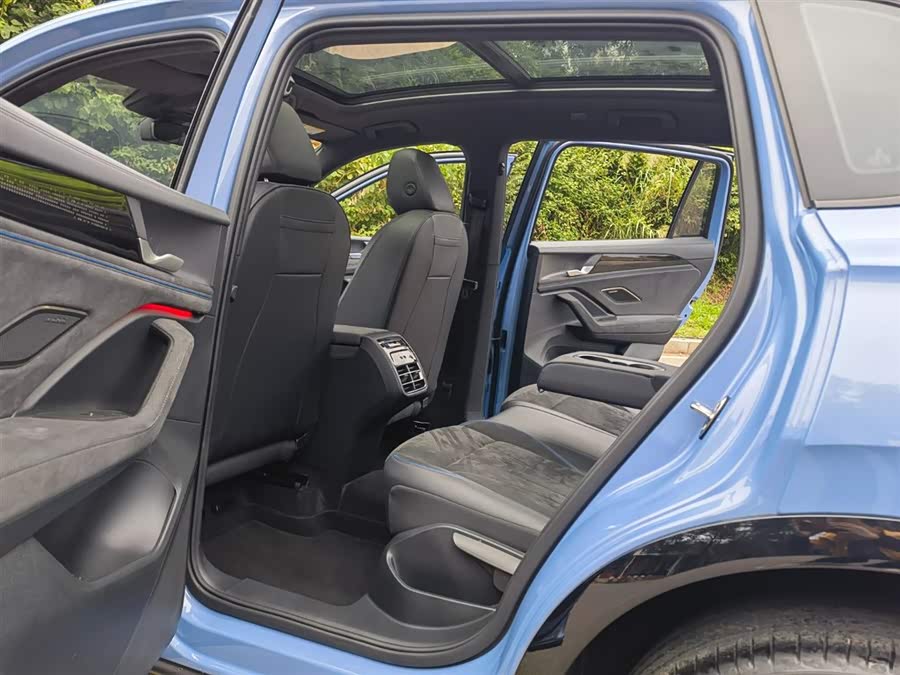 Volkswagen Tiguan L 2024 car image #11