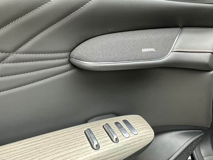 Deepal S07 2023 image de voiture #11