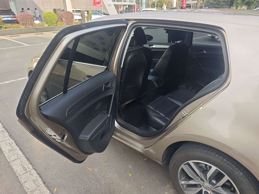 Volkswagen Golf 2015 car image #11