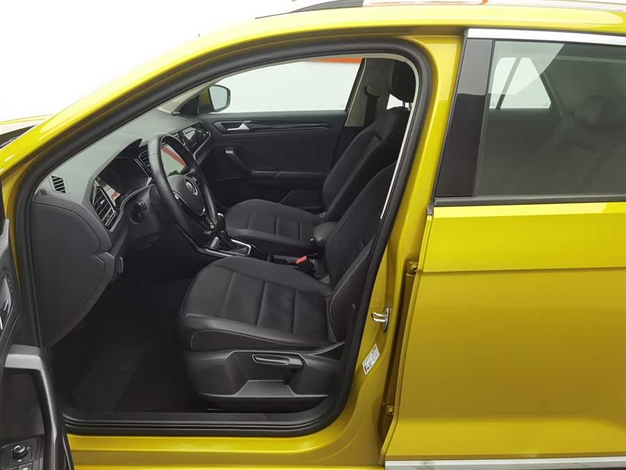 Volkswagen T-Roc 2019 car image #11